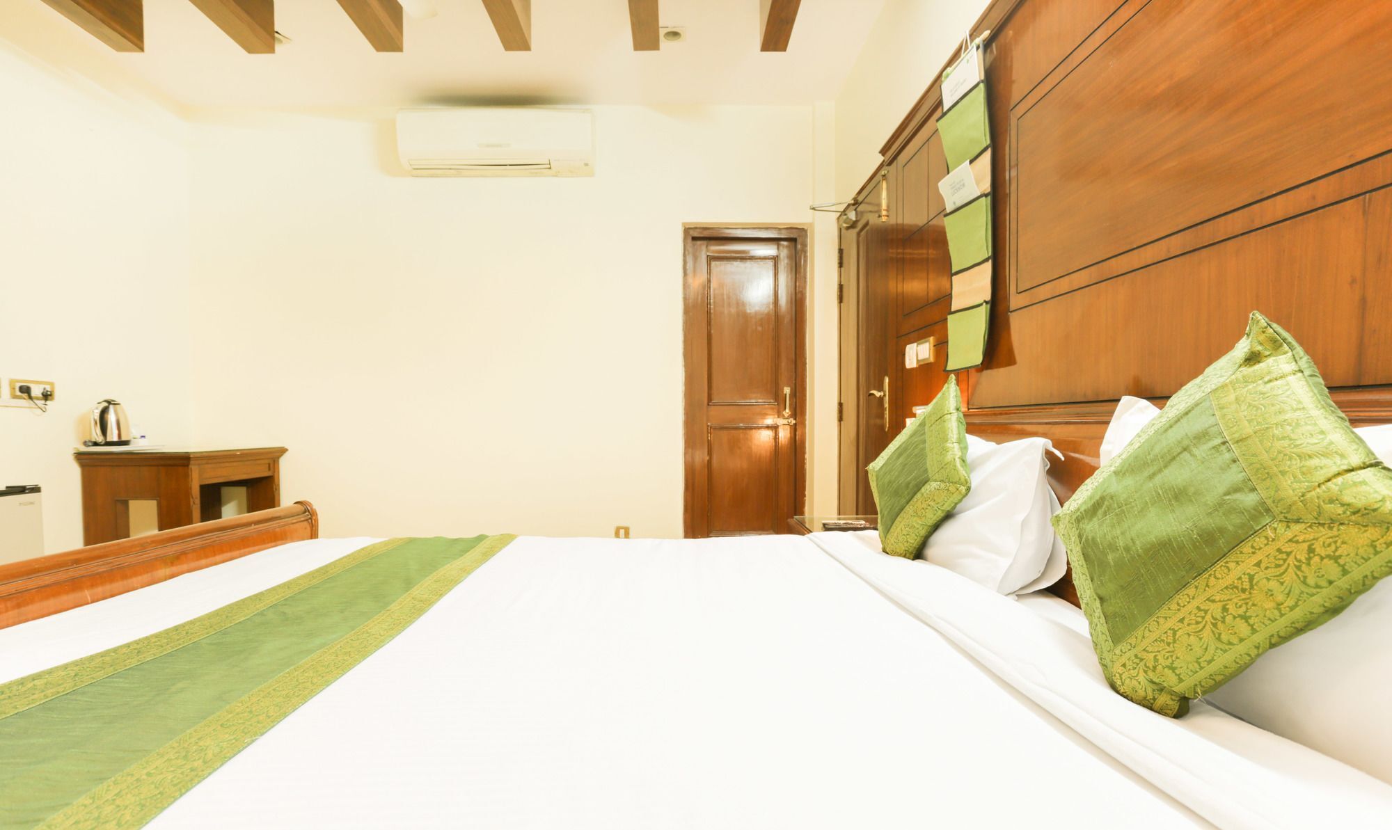 Treebo Shanta Inn Lucknow Exterior photo