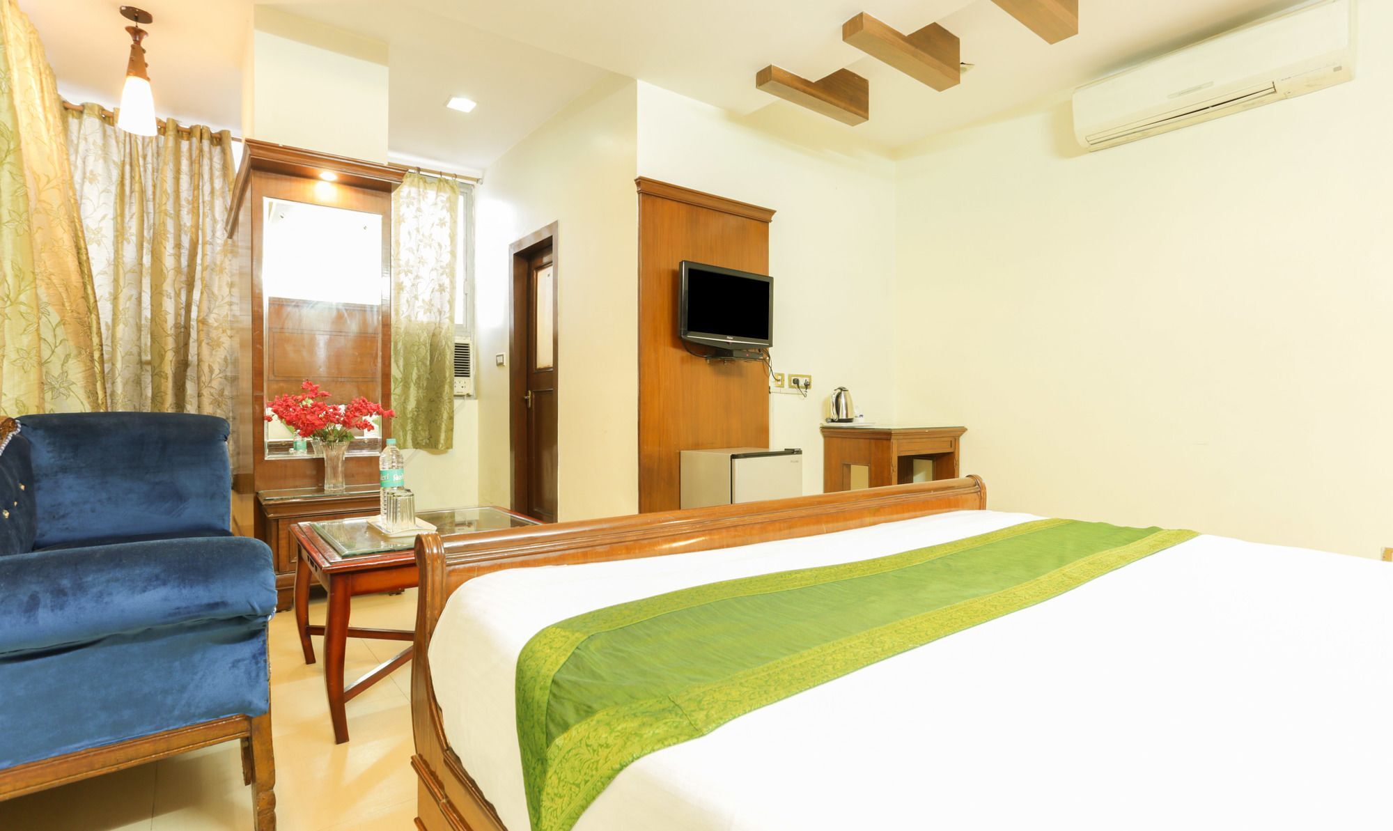 Treebo Shanta Inn Lucknow Exterior photo